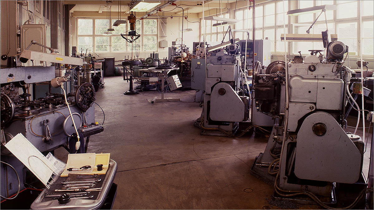 Spring production in 1989 in the Alfred Weigel Federnfabrik for technical springs