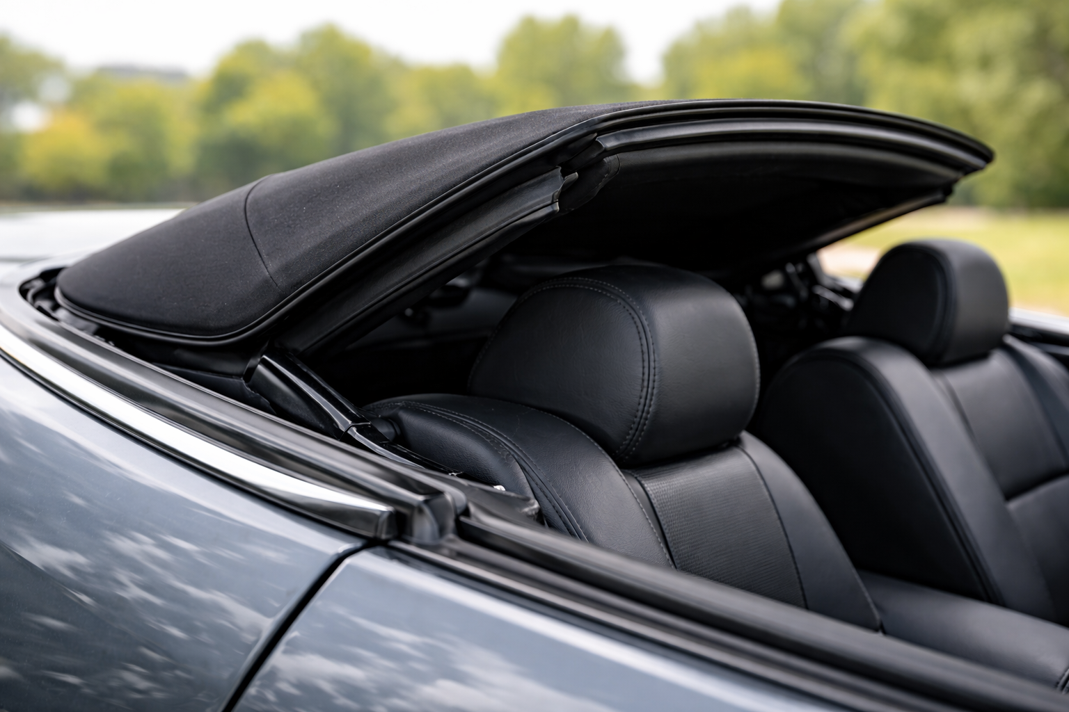 Drahtformfeder im Mechanismus eines Cabrioverdecks