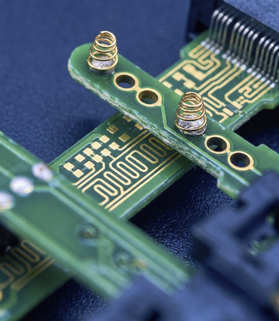 Technische Federn für Elektronikhersteller von Alfred Weigel, Hersteller für technische Federn